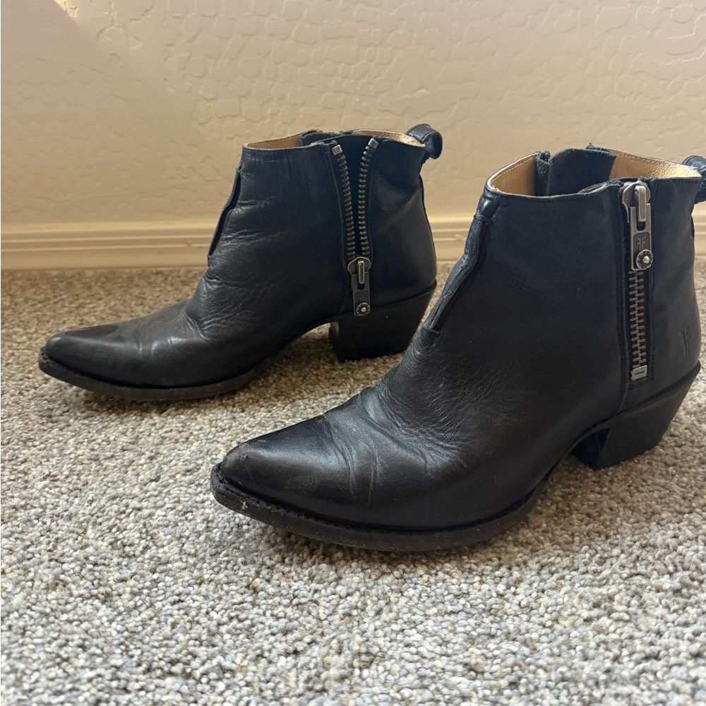 Frye Sacha Chelsea booties